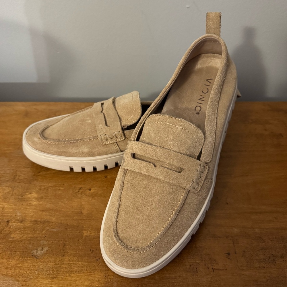 Vionic Uptown Loafers 9W Beige Suede